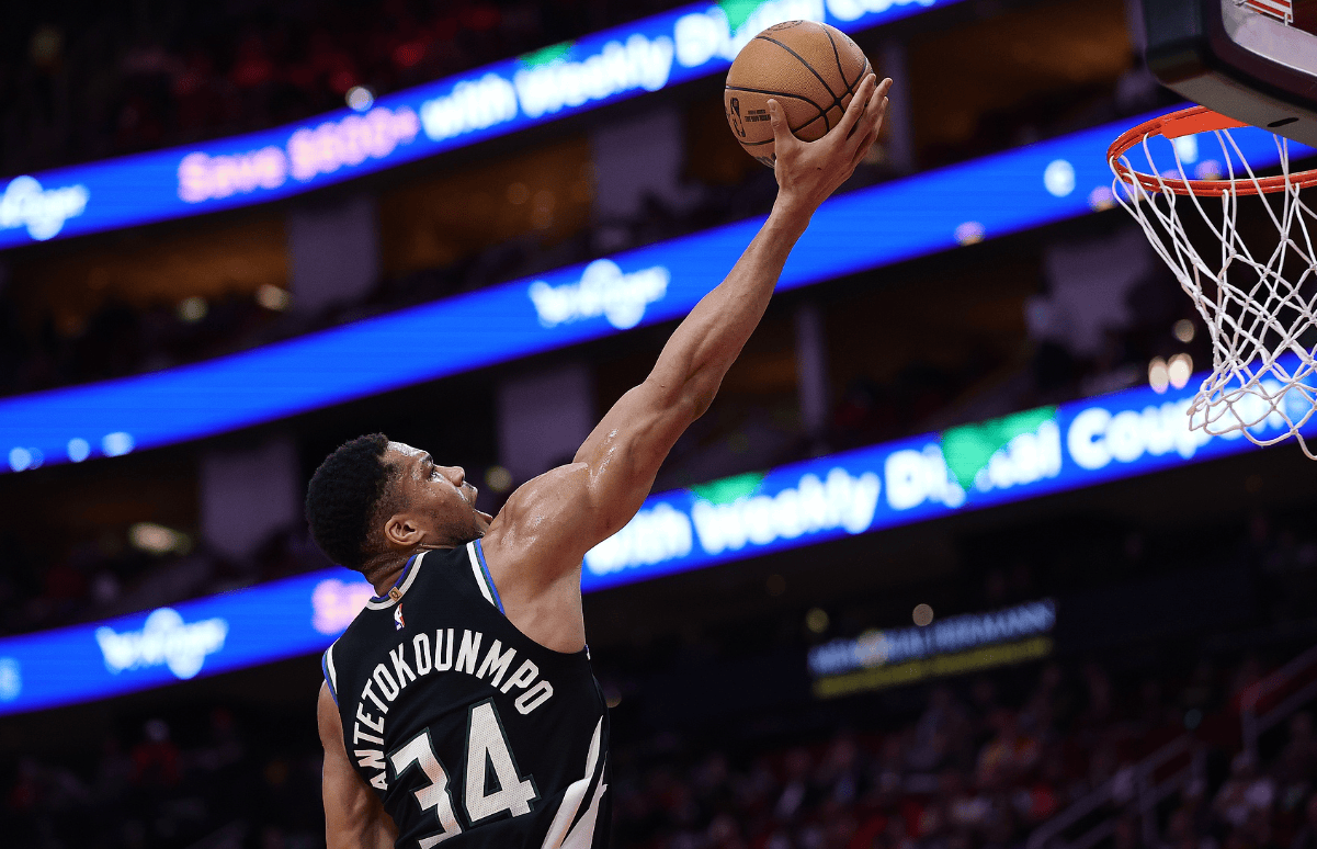 字母哥在曼联比赛中回归赛场，关键助攻引发热议！